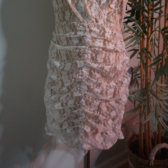 FLORAL DRESS NEW WITHE TAGS NEW - Picture 2 of 2